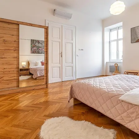 Stylish Luxury Flat In Old Town Lägenhet
