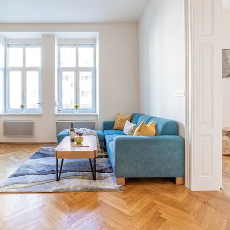 Stylish Luxury Flat In Old Town